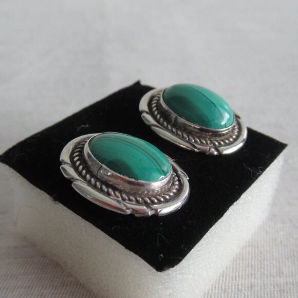 Native American Sterling and Malachite Stud Earrings 0.75" x 0.80 - Picture 2 of 8